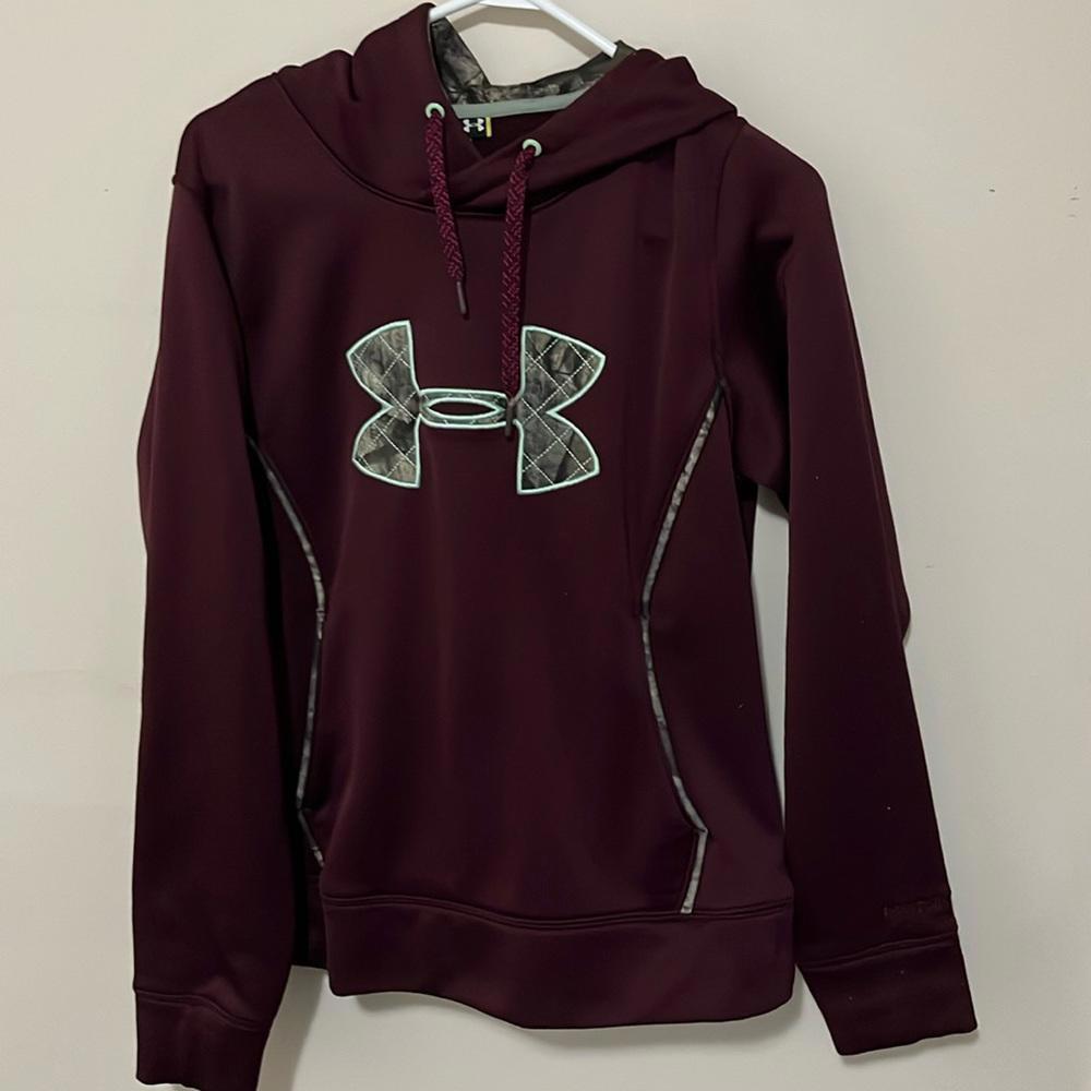 Under armour women’s medium sweater